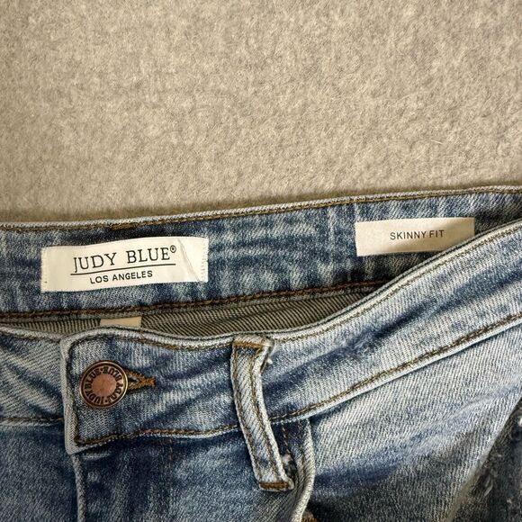 Judy Blue Teens Juniors Size 15W 32L Skinny Fit Distressed Light Wash Jeans - Picture 2 of 9